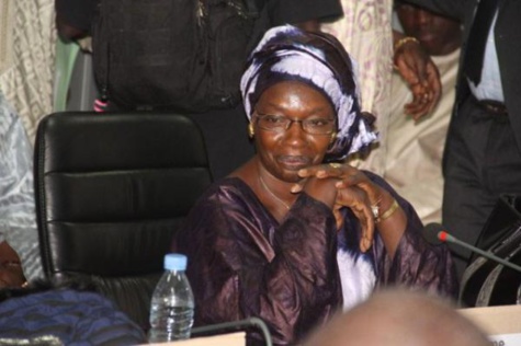 Seynabou Ndiaye Diakhaté, nouvelle patronne de l'OFNAC: "Prêter serment, c'est mettre son âme en péril ..." Seynabou Ndiaye Diakhaté, nouvelle patronne de l'OFNAC: "Prêter serment, c'est mettre son âme en péril ..."