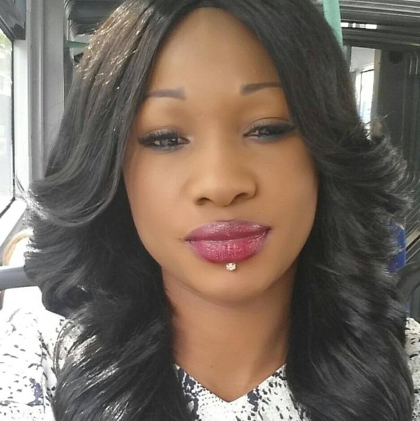 Voici Marie Cissé, la coiffeuse à qui l'on prête une idylle avec "Jojo" ! Voici Marie Cissé, la coiffeuse à qui l'on prête une idylle avec "Jojo" !