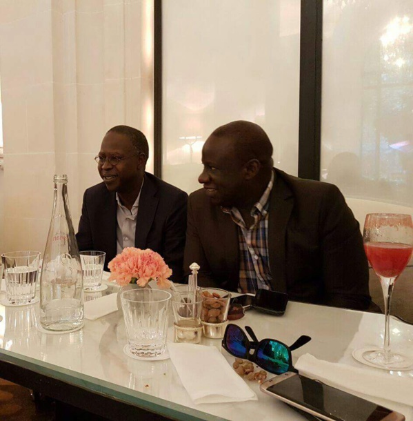 Qui gère le pays? Qui gère le pays?