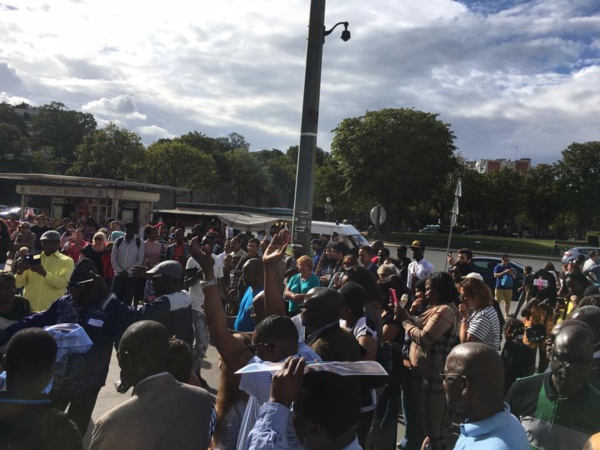 Les libéraux de Paris ont manifesté contre le "Macky" Les libéraux de Paris ont manifesté contre le "Macky"