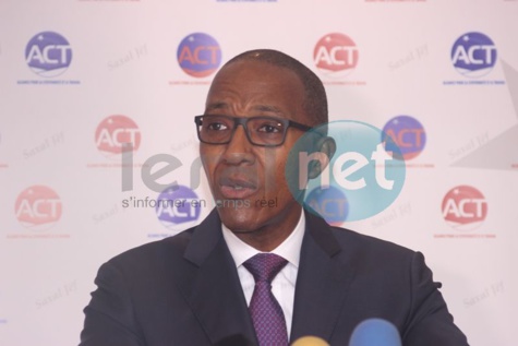 Abdoul Mbaye au régime de Macky : « Qu’ils trouvent donc de meilleurs conseillers ! Au lieu de se défendre et de répondre aux questions posées" Abdoul Mbaye au régime de Macky : « Qu’ils trouvent donc de meilleurs conseillers ! Au lieu de se défendre et de répondre aux questions posées"