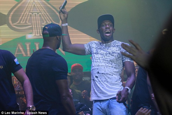 JO 2016 Usain Bolt infidèle à Rio ? Des photos compromettantes font surface JO 2016 Usain Bolt infidèle à Rio ? Des photos compromettantes font surface