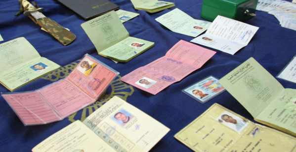 Coup de filets des pandores de Dakar-ville aux Parcelles assainies : Deux faussaires arrêtés, 280 faux documents administratifs et un arsenal de matériels de confection saisis Coup de filets des pandores de Dakar-ville aux Parcelles assainies : Deux faussaires arrêtés, 280 faux documents administratifs et un arsenal de matériels de confection saisis