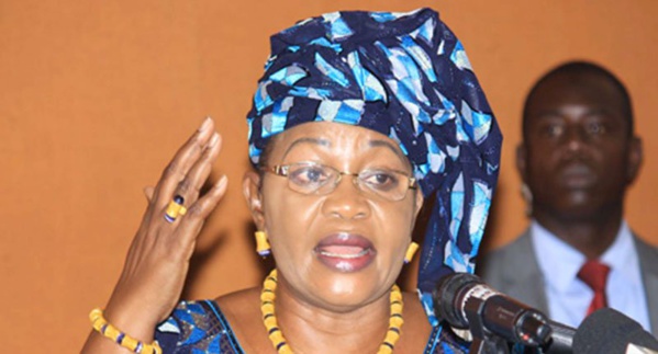 Aïda Mbodji : « Macky est entouré de traitres et d’incompétents » Aïda Mbodji : « Macky est entouré de traitres et d’incompétents »