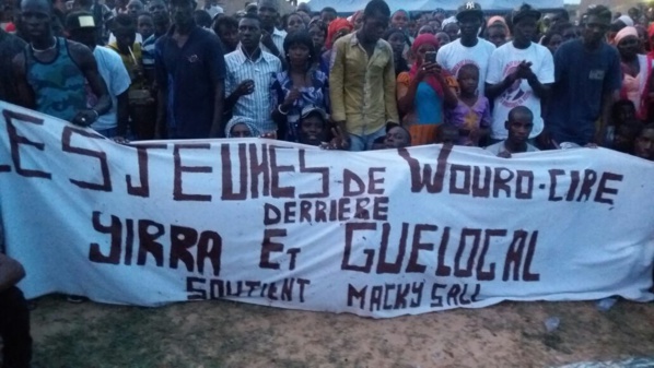 La bravade de Guelongal Barro : "Farba Ngom avait juré de ne plus faire de politique si quelqu'un ose entrer dans son fief; moi, Amadou Guelongal Barro j'ai tenu mon meeting chez lui à Ouro Siré..." La bravade de Guelongal Barro : "Farba Ngom avait juré de ne plus faire de politique si quelqu'un ose entrer dans son fief; moi, Amadou Guelongal Barro j'ai tenu mon meeting chez lui à Ouro Siré..."