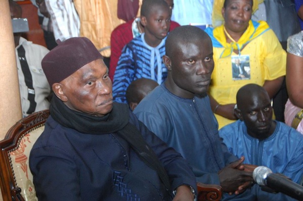 Waly Albert Ndong à côté de Me Wade