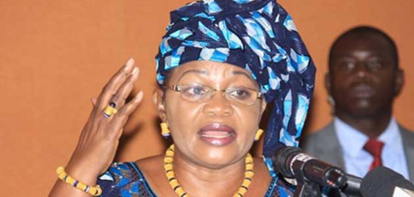 Aïda MBOBJ : «Macky est un président de Clameur. Dès que la clameur se lève, il recule» Aïda MBOBJ : «Macky est un président de Clameur. Dès que la clameur se lève, il recule»