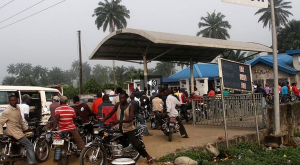 Un rapport dénonce des Suisses vendant du carburant toxique en Afrique Un rapport dénonce des Suisses vendant du carburant toxique en Afrique