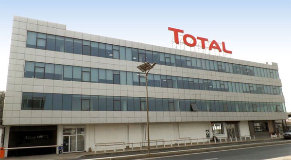 MARC GUÉNIAT (ONG PUBLIC EYE, AUTEUR DE L’ENQUÊTE SUR LE CARBURANT TOXIQUE) : « Il serait intéressant de mieux connaître les opérations de Total en Afrique » MARC GUÉNIAT (ONG PUBLIC EYE, AUTEUR DE L’ENQUÊTE SUR LE CARBURANT TOXIQUE) : « Il serait intéressant de mieux connaître les opérations de Total en Afrique »