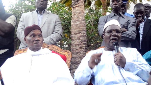 Ousmane Ngom sur les dernier instants de Wade au pouvoir : "Je lui ai demandé d'appeler Macky Sall pour le féliciter, il m'a dit 'dumako def !'" Ousmane Ngom sur les dernier instants de Wade au pouvoir : "Je lui ai demandé d'appeler Macky Sall pour le féliciter, il m'a dit 'dumako def !'"
