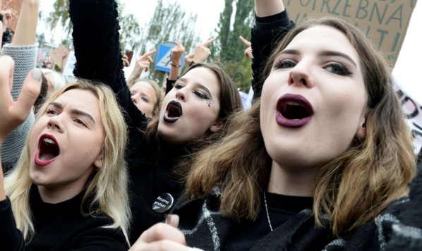« Lundi noir » de mobilisation en Pologne contre le projet de loi anti-avortement « Lundi noir » de mobilisation en Pologne contre le projet de loi anti-avortement