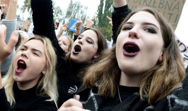« Lundi noir » de mobilisation en Pologne contre le projet de loi anti-avortement