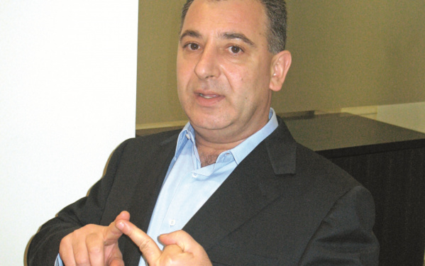 Frank Timis met sa menace à exécution, son tonitruant Avocat Me El Hadji Diouf dépose une plainte ce lundi contre 21 membres de l’opposition Frank Timis met sa menace à exécution, son tonitruant Avocat Me El Hadji Diouf dépose une plainte ce lundi contre 21 membres de l’opposition