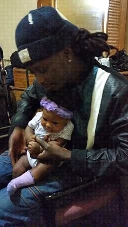 Abou Sylla, ici avec sa fille, a été assassiné par balle ce lundi 03 Octobre dans le Bronx à New York City vers 13 H heure locale. Abou Sylla, ici avec sa fille, a été assassiné par balle ce lundi 03 Octobre dans le Bronx à New York City vers 13 H heure locale.