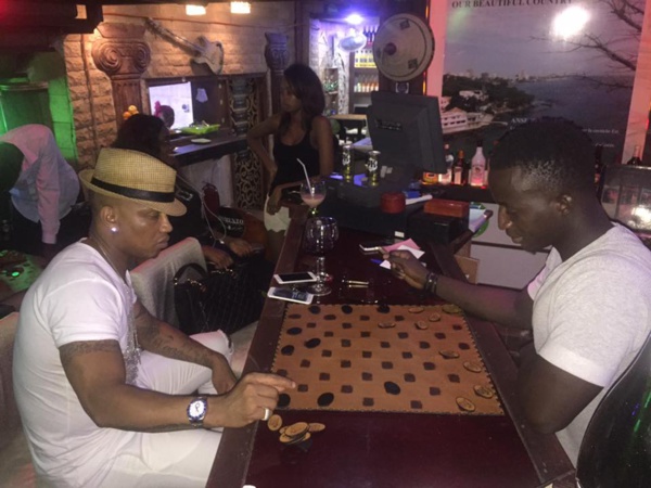 Voici une des distractions préférées d' Elhaj Diouf  ! Voici une des distractions préférées d' Elhaj Diouf  !