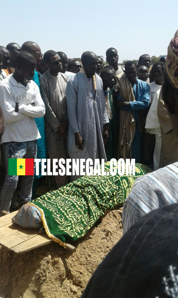 INHUMATION DE SOKHNA DÉGUÈNE CHIMÈRE BABOU (PHOTOS) INHUMATION DE SOKHNA DÉGUÈNE CHIMÈRE BABOU (PHOTOS)
