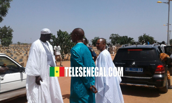 INHUMATION DE SOKHNA DÉGUÈNE CHIMÈRE BABOU (PHOTOS) INHUMATION DE SOKHNA DÉGUÈNE CHIMÈRE BABOU (PHOTOS)