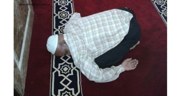 Alors que son retour  est attendu par ses élèves, l'enseignant Babacar Thioune tombe en syncope et...meurt en pleine prière