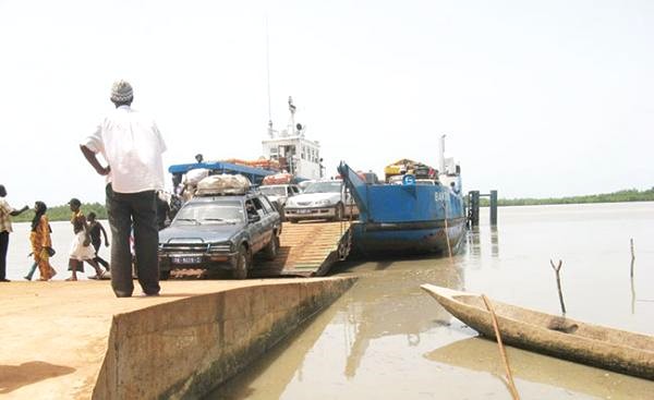 Panique à la traversée de la Gambie…Le ferry tombe en panne et disparaît en mer