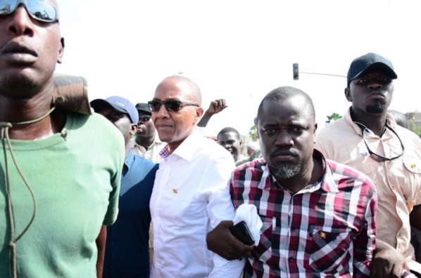 Après sa marche dispersée, l'opposition Sénégalaise a retenu la date du...4 Novembre 2016 pour son meeting (EXCLUSIVITÉ DAKARPOSTE) Après sa marche dispersée, l'opposition Sénégalaise a retenu la date du...4 Novembre 2016 pour son meeting (EXCLUSIVITÉ DAKARPOSTE)