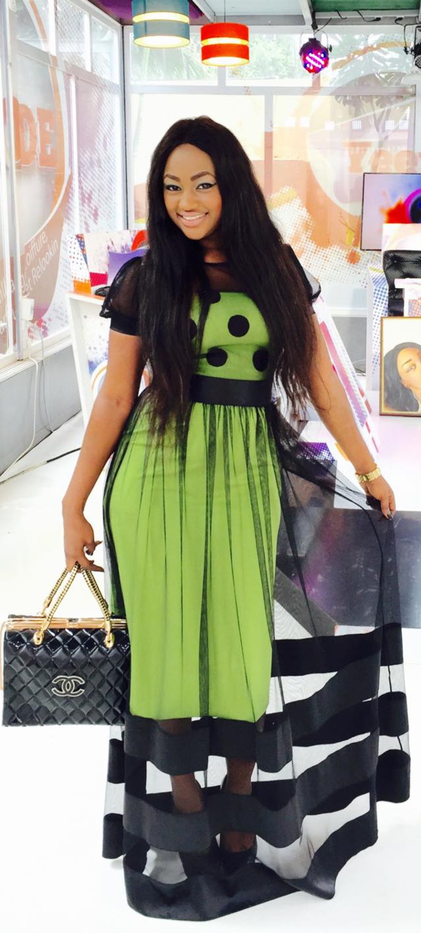 Kya Aïdara de la TFM et sa magnifique robe!! Kya Aïdara de la TFM et sa magnifique robe!!