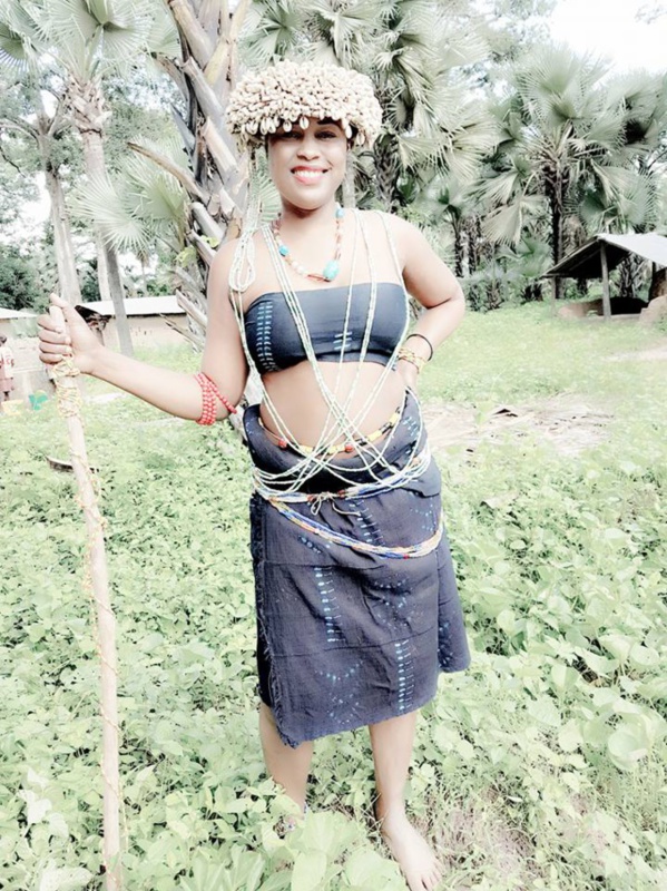 Guigui en tenue traditionnelle Diola Guigui en tenue traditionnelle Diola