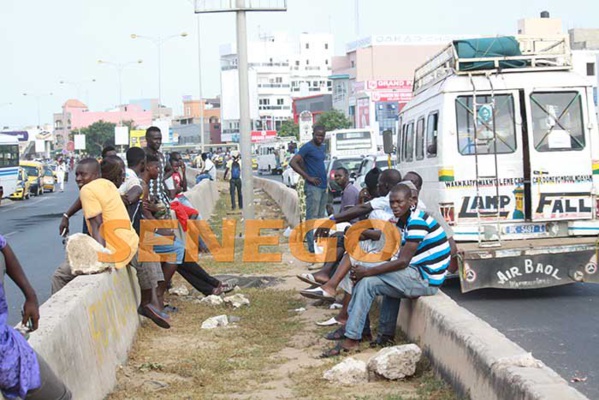 Taximan tué à Yoff, retour sur les lieux du crime. Taximan tué à Yoff, retour sur les lieux du crime.