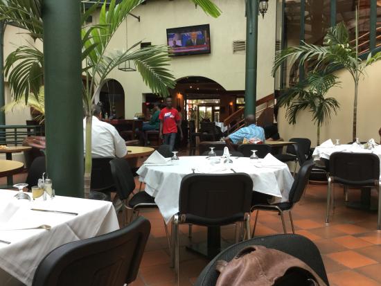 Les employés du Café de Rome arrêtés finalement placés sous mandat de dépôt...Ils seront jugés jeudi prochain Les employés du Café de Rome arrêtés finalement placés sous mandat de dépôt...Ils seront jugés jeudi prochain