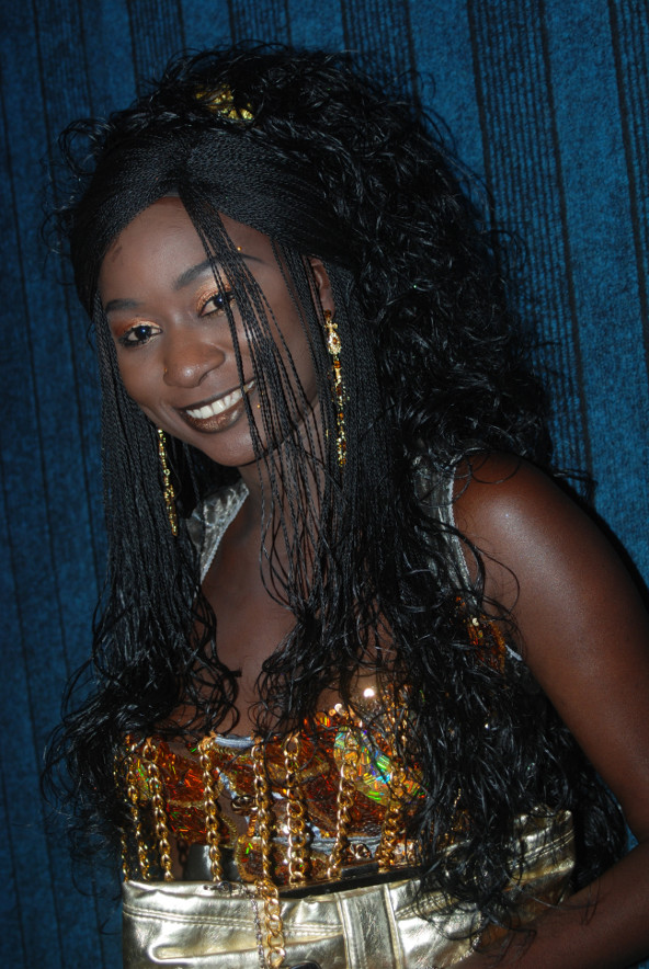 Nancy Eva mariée. Surprise sur son époux ! Nancy Eva mariée. Surprise sur son époux !