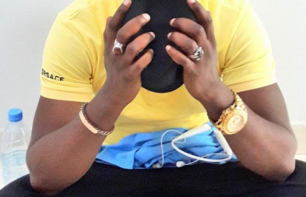 Qui en veut à Cheikh Sarr! Divorcé avec sa femme, des personnes mal intentionnées cherche à le… Qui en veut à Cheikh Sarr! Divorcé avec sa femme, des personnes mal intentionnées cherche à le…