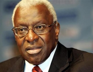 Sa caution de 327 millions versée: Lamine Diack reste parqué à Paris