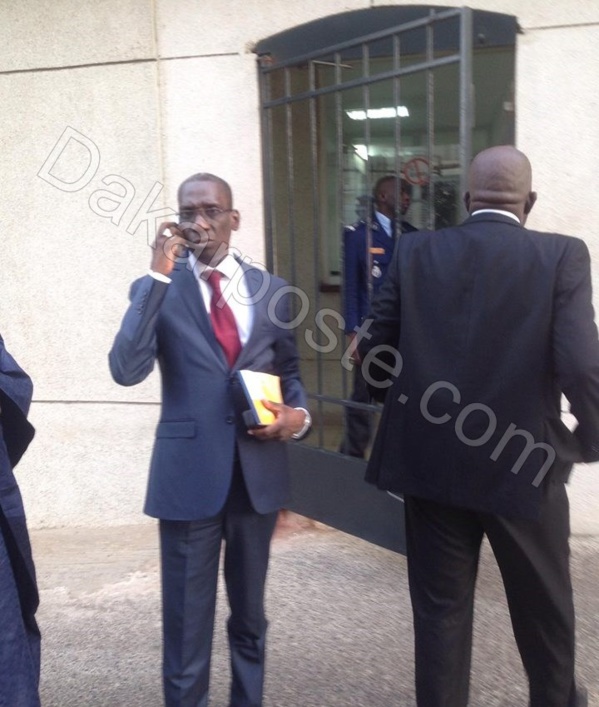 Les premières images de l'arrivée des opposants à l'audience avec le Pr Macky Sall Les premières images de l'arrivée des opposants à l'audience avec le Pr Macky Sall