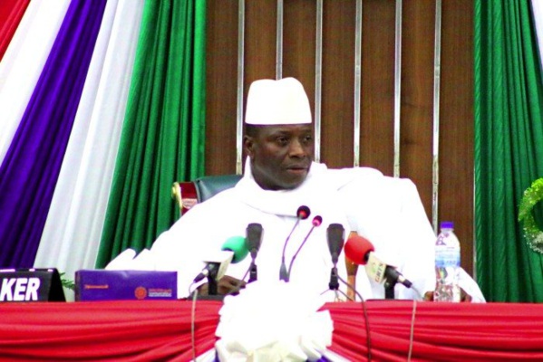 Zoom sur la Présidentielle en Gambie : les premiers résultats placent Adama Barrow devant Yaya Jammeh