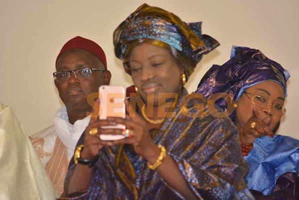 Aminata Touré, Mimi en mode selfie. Regardez
