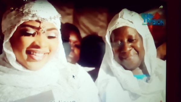 Boury et sa belle mere, la maman de Balla Gaye Boury et sa belle mere, la maman de Balla Gaye