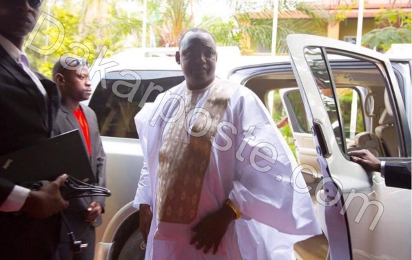 Pour conserver son fauteuil, Jammeh envoie les religieux négocier avec Barrow...Pourquoi l'autocrate veut coute que coute rester au pouvoir (INFORMATIONS ET IMAGES EXCLUSIVES DAKARPOSTE) Pour conserver son fauteuil, Jammeh envoie les religieux négocier avec Barrow...Pourquoi l'autocrate veut coute que coute rester au pouvoir (INFORMATIONS ET IMAGES EXCLUSIVES DAKARPOSTE)