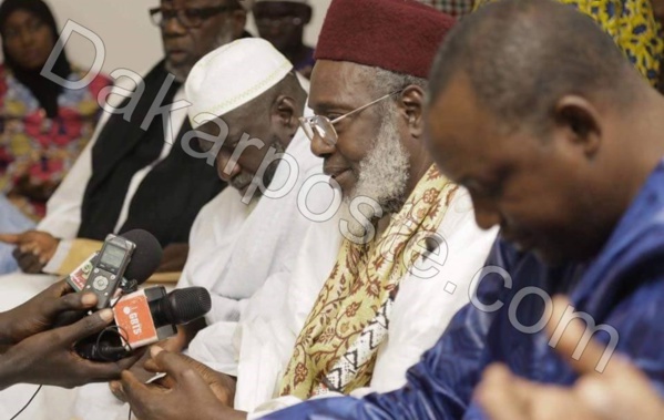 Après avoir reçu l'imam Thierno Ka, le Pr Barrow a organisé une fête pour le doyen de l'opposition Gambienne, Darboe Après avoir reçu l'imam Thierno Ka, le Pr Barrow a organisé une fête pour le doyen de l'opposition Gambienne, Darboe