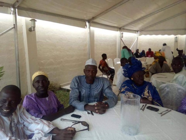 Après avoir reçu l'imam Thierno Ka, le Pr Barrow a organisé une fête pour le doyen de l'opposition Gambienne, Darboe Après avoir reçu l'imam Thierno Ka, le Pr Barrow a organisé une fête pour le doyen de l'opposition Gambienne, Darboe