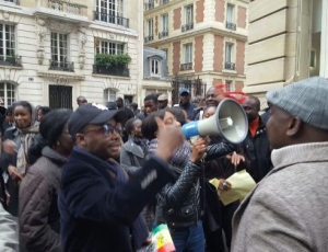 Visite d’état de Macky Sall dans l’hexagone: l’opposition sénégalaise établie en France manifeste et traite Macky Sall de « Yahya Jammeh » numéro 1