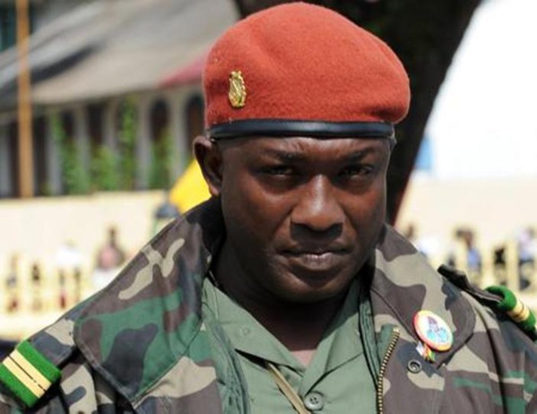 A peine placé sous mandat de dépôt, le commandant "Toumba" extrait de sa cellule pour être encore acheminé au tribunal de Dakar (EXCLUSIVITÉ DAKARPOSTE) A peine placé sous mandat de dépôt, le commandant "Toumba" extrait de sa cellule pour être encore acheminé au tribunal de Dakar (EXCLUSIVITÉ DAKARPOSTE)