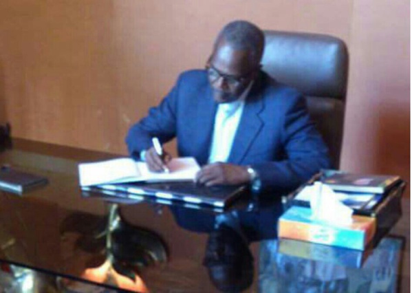 Allocution du SG du PS Ousmane Tanor Dieng lors de la table ronde commémorant la 15 ème édition de l'anniversaire de décès du Président Léopold Sédar Senghor. Allocution du SG du PS Ousmane Tanor Dieng lors de la table ronde commémorant la 15 ème édition de l'anniversaire de décès du Président Léopold Sédar Senghor.