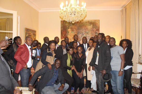 Visite d'Etat du président Sall : la COJER de France fait feu sur l'opposition et applaudit Macky Sall Visite d'Etat du président Sall : la COJER de France fait feu sur l'opposition et applaudit Macky Sall