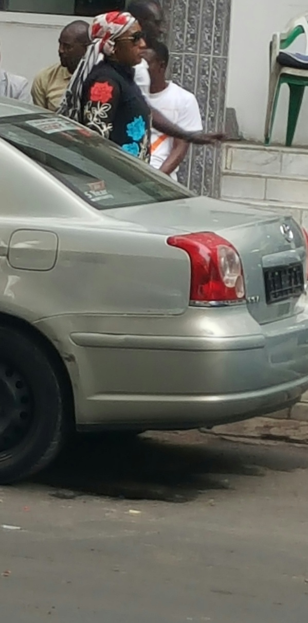Pour défaut de plaque d'immatriculation, la voiture de l'ex ministre Aminata Lo immobilisée par la police Pour défaut de plaque d'immatriculation, la voiture de l'ex ministre Aminata Lo immobilisée par la police