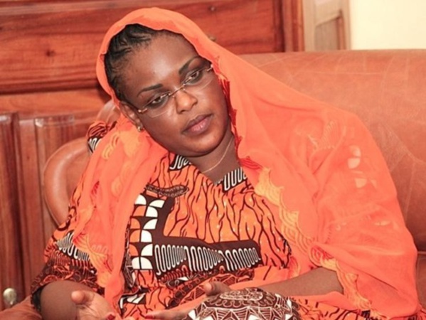 La Première Dame du Sénégal : toute en fée et gestes -  L'histoire jamais racontée sur Marième Faye Sall