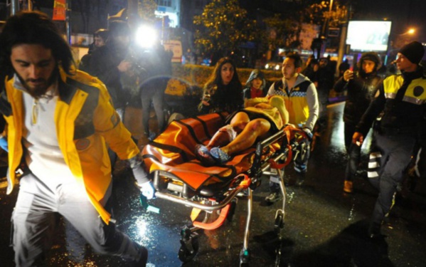 Attaque « terroriste » dans une boîte de nuit d'Istanbul : au moins 35 morts et 40 blessés graves Attaque « terroriste » dans une boîte de nuit d'Istanbul : au moins 35 morts et 40 blessés graves