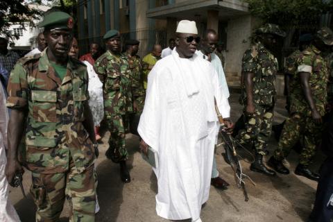 Yahya Jammeh fait suspendre des radios privées