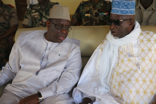Arrivée de Macky Sall à Louga pour la Ziarra omarienne Arrivée de Macky Sall à Louga pour la Ziarra omarienne