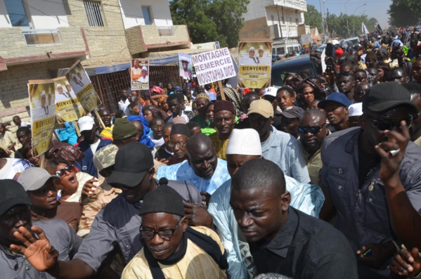 Arrivée du Président Macky Sall à Louga – Impressionnante mobilisation de Moustapha Diop pour accueillir le chef de l’Apr (IMAGES EXCLUSIVES DAKARPOSTE) Arrivée du Président Macky Sall à Louga – Impressionnante mobilisation de Moustapha Diop pour accueillir le chef de l’Apr (IMAGES EXCLUSIVES DAKARPOSTE)