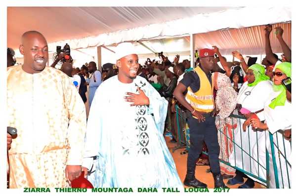 Arrivée du Président Macky Sall à Louga – Impressionnante mobilisation de Moustapha Diop pour accueillir le chef de l’Apr (IMAGES EXCLUSIVES DAKARPOSTE) Arrivée du Président Macky Sall à Louga – Impressionnante mobilisation de Moustapha Diop pour accueillir le chef de l’Apr (IMAGES EXCLUSIVES DAKARPOSTE)