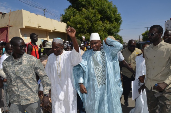 Arrivée du Président Macky Sall à Louga – Impressionnante mobilisation de Moustapha Diop pour accueillir le chef de l’Apr (IMAGES EXCLUSIVES DAKARPOSTE) Arrivée du Président Macky Sall à Louga – Impressionnante mobilisation de Moustapha Diop pour accueillir le chef de l’Apr (IMAGES EXCLUSIVES DAKARPOSTE)
